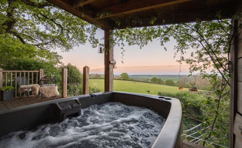 Oakdown Treehouse Hot Tub